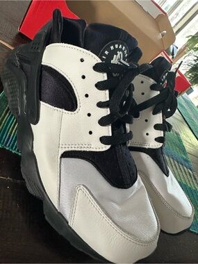 Nike Air Huarache Black & White Sneakers - men’s 9.5